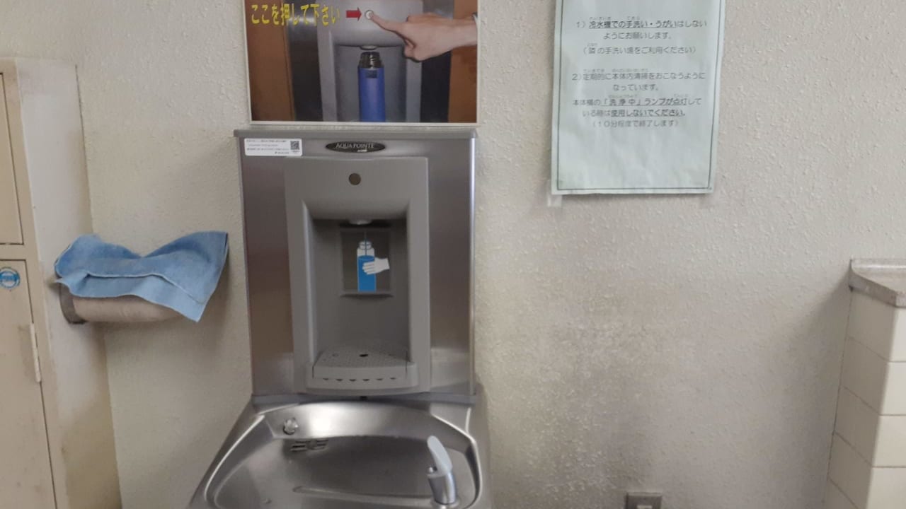 東京水をボトルに給水できます。