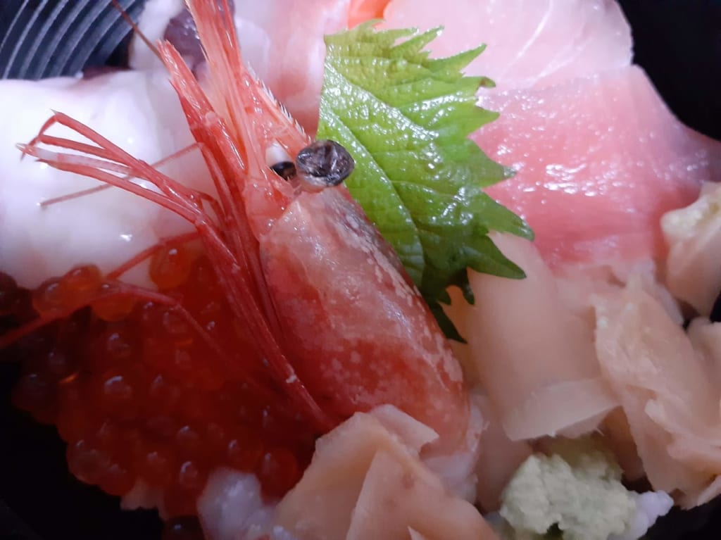 目利きの銀次さんの海鮮丼です。